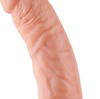 Detail na realistický vzhľad a žilnatosť strap-on vibračného pripínacieho penisu.