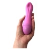 Silikónový vibrátor ružovej farby s funkciou pritláčania pre silnejšie vibrácie.
