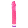 Dlhý želatínový vibrátor ružovej farby s výraznou žilnatosťou po povrchu a veľkým žaluďom.