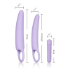 Dva vaginálne dilátory rôznej veľkosti s vibračným vajíčkom, ktoré je možné vložiť do oboch z nich. 