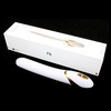 Luxusný pevný vibrátor bielo zlatej farby s jemným hodvábnym povrchom zo silikónu.