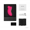 Elegantné balenie stimulátora na dráždenie klitorisu s USB nabíjačkou, úložným vrecúškom a manuálom na použitie v balení.