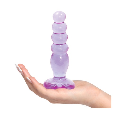 Pohľad na veľkosť fialového análneho kolíka položeného na dlani.