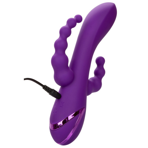 Stimulátor análu, vagíny a klitorisu Long Beach nabijete USB káblom, ktorý je súčasťou balenia.