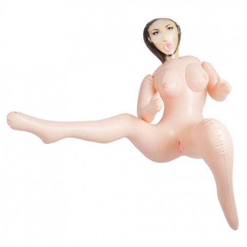 Nafukovacia bábika zo zdvihnutou nohou pre hlbšiu penetráciu.