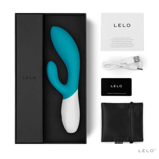 V balení Lelo Ina Wave nájdete okrem vibrátora aj USB kábel na jeho nabíjanie, úložné vrecko a manuál.