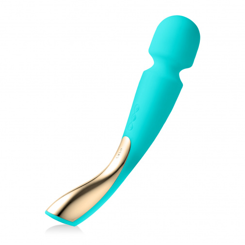 Luxusný masážny wand LELO v tyrkysovej farbe s chrómovou rukoväťou.