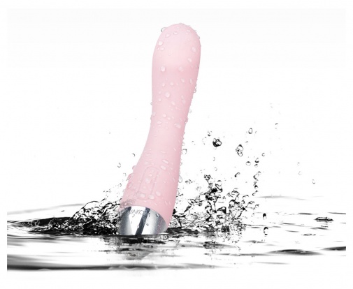 Detail na vodotesnosť kvalitného vibrátora Svakom Amy zo silikónu v ružovej farbe.