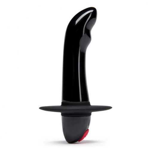 Menší vibračný stimulátor prostaty Quest čiernej farby s jemne zakrivenou špičkou a veľkým prstencom proti úplnemu zasunutiu, vhodný najmä pre začiatočníkov.