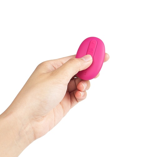 Detail na veľkosť ovladača na vibračného vajíčko Elva.