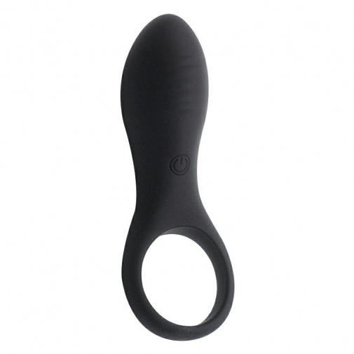 Silikónový erekčný krúžok s väčším vibračným stimulátorom na klitoris alebo semenníky.