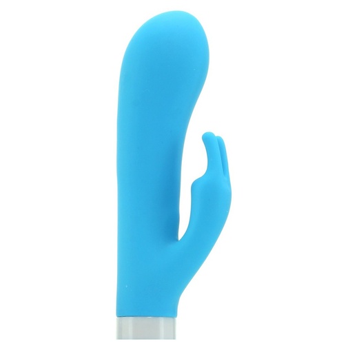 Pohľad na kvalitný menší silikónový vibrátor s hodvábnym povrchom modrej farby na stimuláciu vagíny a klitorisu.