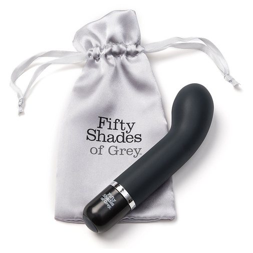 Silikónový vibrátor v tmavom prevedení z kolekcie Fifty Shades of Grey zo zakrivenou špičkou a úložným vrecúškom.