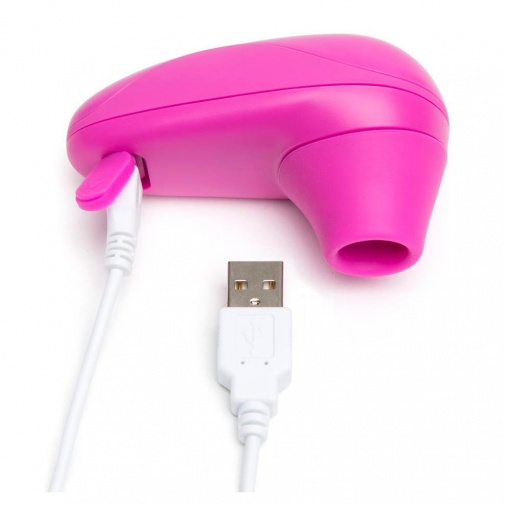 Sací stimulátor klitorisu na nabíjanie pomocou USB kábla.