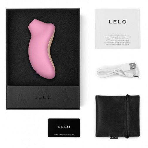 Elegantné balenie stimulátora na dráždenie klitorisu s USB nabíjačkou, úložným vrecúškom a manuálnom na použitie v balení.