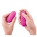 Ružové vibračné vajíčko s jemným zamatovým povrchom a piatimi druhmi vibrácii ovládanými ružovým ovládačom.